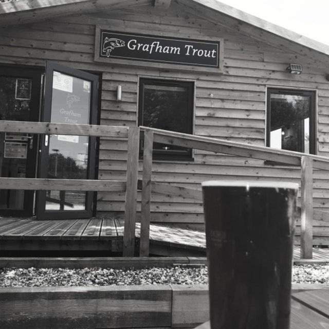 Grafham Water Lodge Bagian luar foto