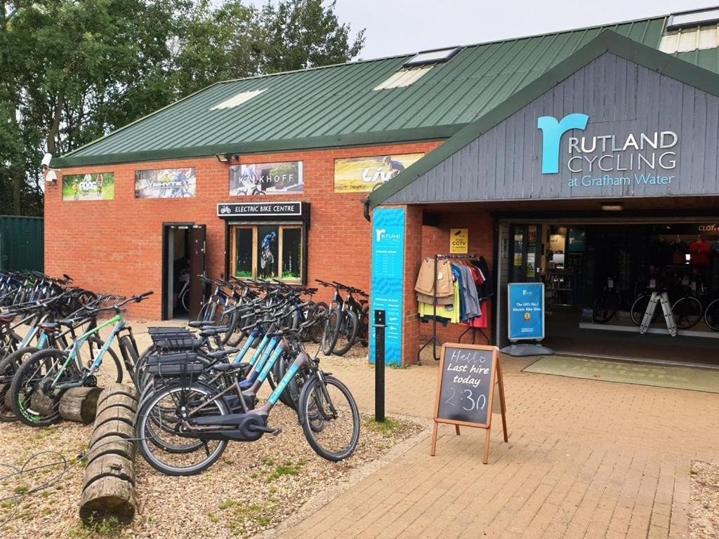 Grafham Water Lodge Bagian luar foto