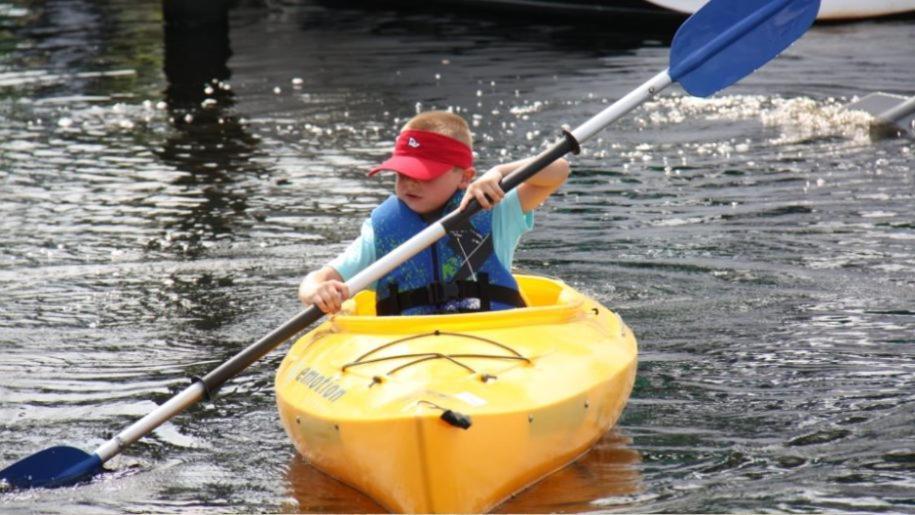 Grafham Water Lodge Bagian luar foto