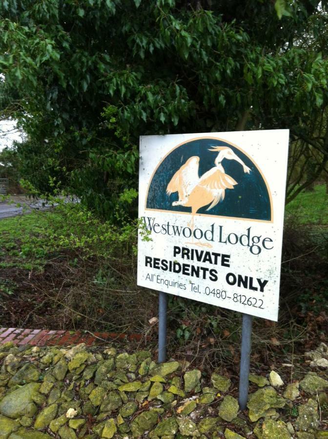 Grafham Water Lodge Bagian luar foto
