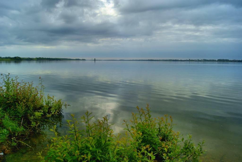 Grafham Water Lodge Bagian luar foto