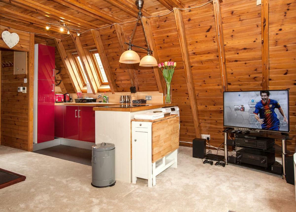 Grafham Water Lodge Bagian luar foto