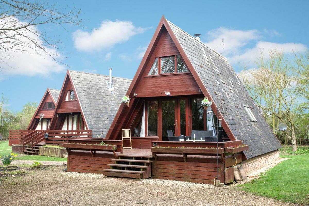 Grafham Water Lodge Bagian luar foto