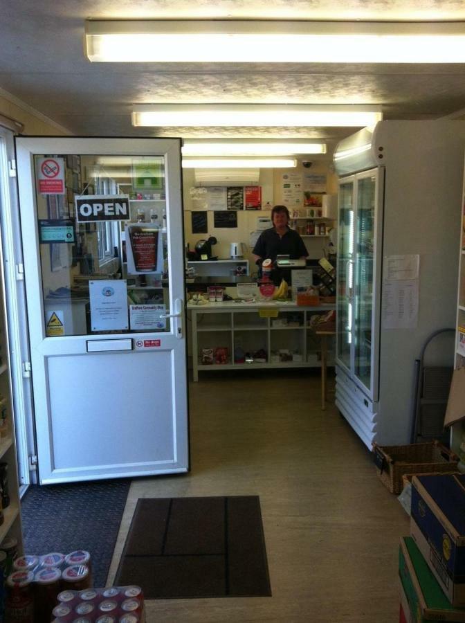 Grafham Water Lodge Bagian luar foto